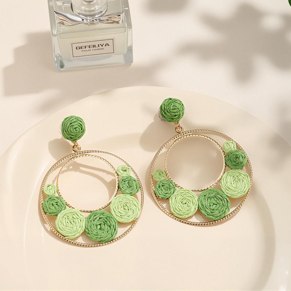 Летние серьги-пусеты в виде круга с цветами: Сладкий, красочный праздничный стиль для женщин