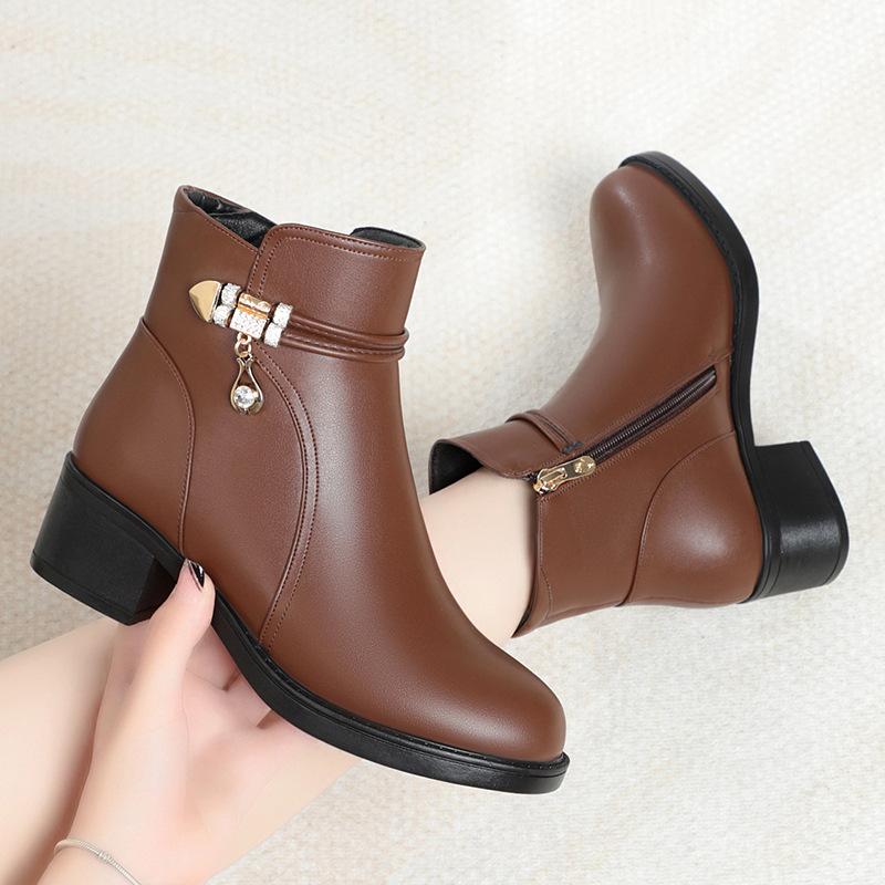 Autumn and Winter New Short Boots Women's Soft Leather Soft Soles Comfortable Boots Velvet Leather Shoes and Elderly Short Cotton Shoes