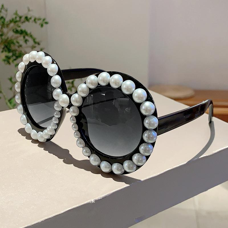 Non-polarized Retro Round Shades Women Chic White Pearl Decor Sunglasses Original Brand High Quality Vacation Beach Sun Glasses