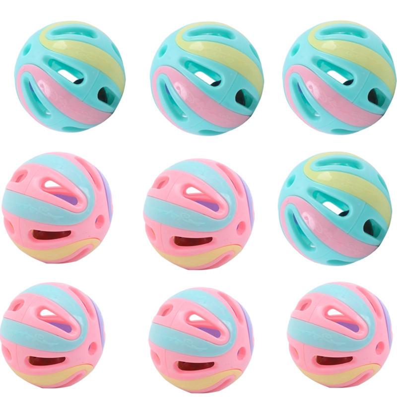 The Cat Toy Bell Ball Makes A Sound. The Bell Plays with The Cat. Bite The Ball. Rattle The Bell Toy Ball