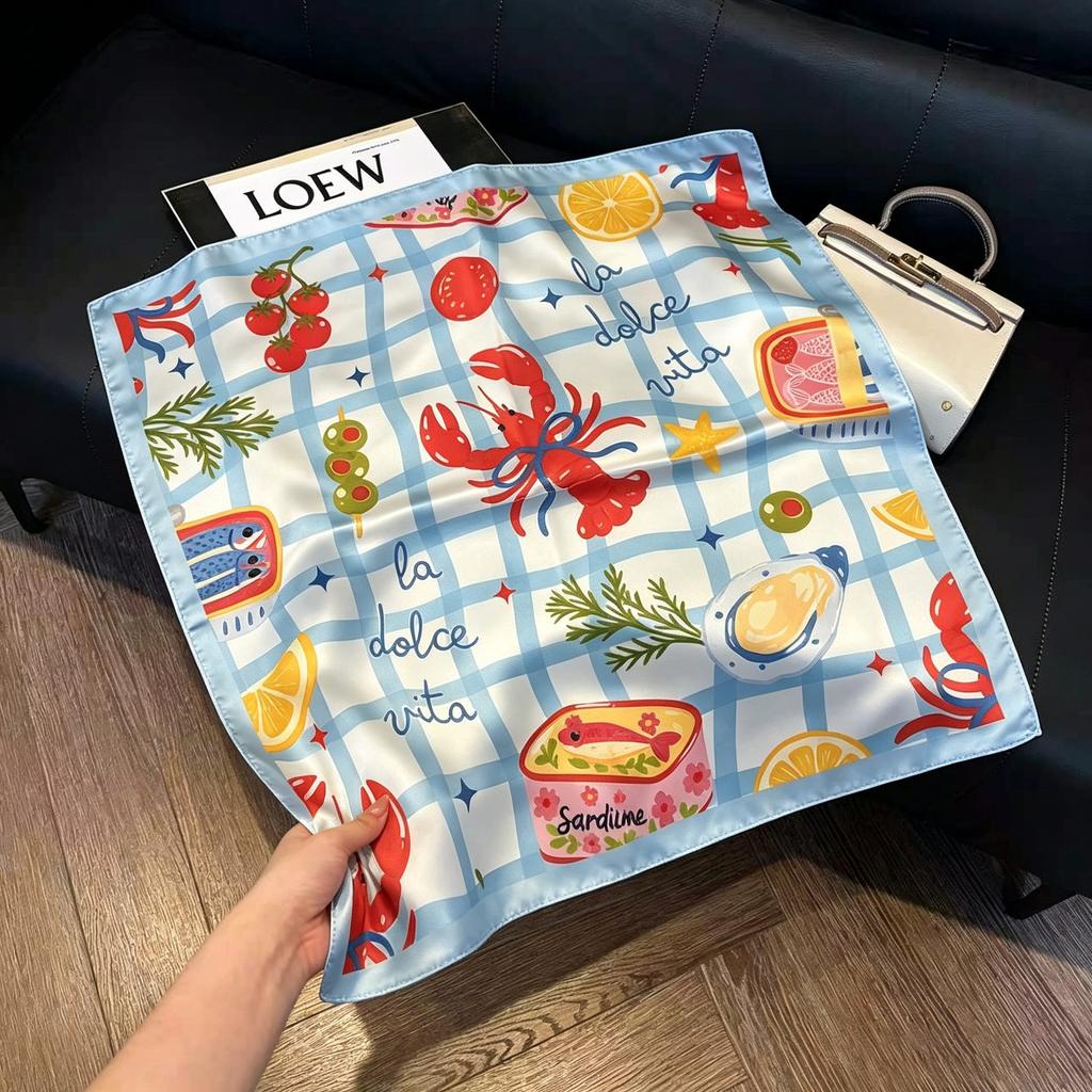 Silky skin-friendly fabric, high-end silk scarf, foreign style fashion neck care scarf 71 small square scarf, mother scarf, small scarf.