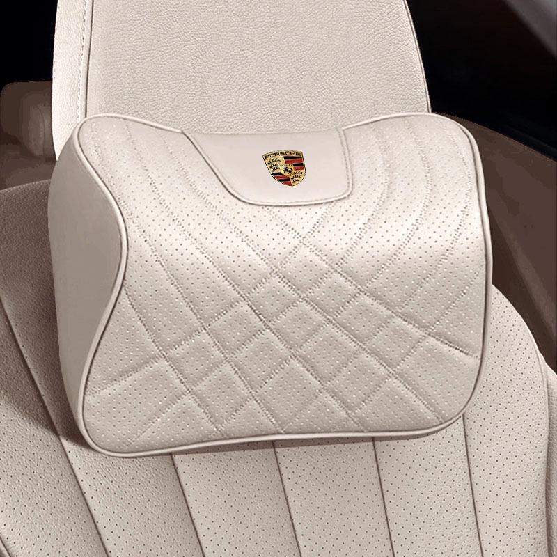 Комплект комфорта для автомобиля Porsche: Подголовник, поясничная поддержка и подушка сиденья для комфорта шеи и спины в Cayenne, Macan, Panamera, 718 и Taycan.
