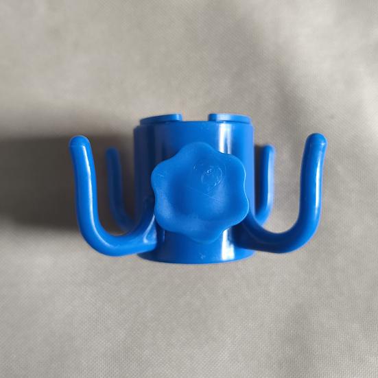 5Pcs Adjustable Beach Umbrella Hook 4-prongs Plastic Hanger for Towels Hats Sunglasses Bags Compact Beach Gear Organizer Hook for Poolside Camping