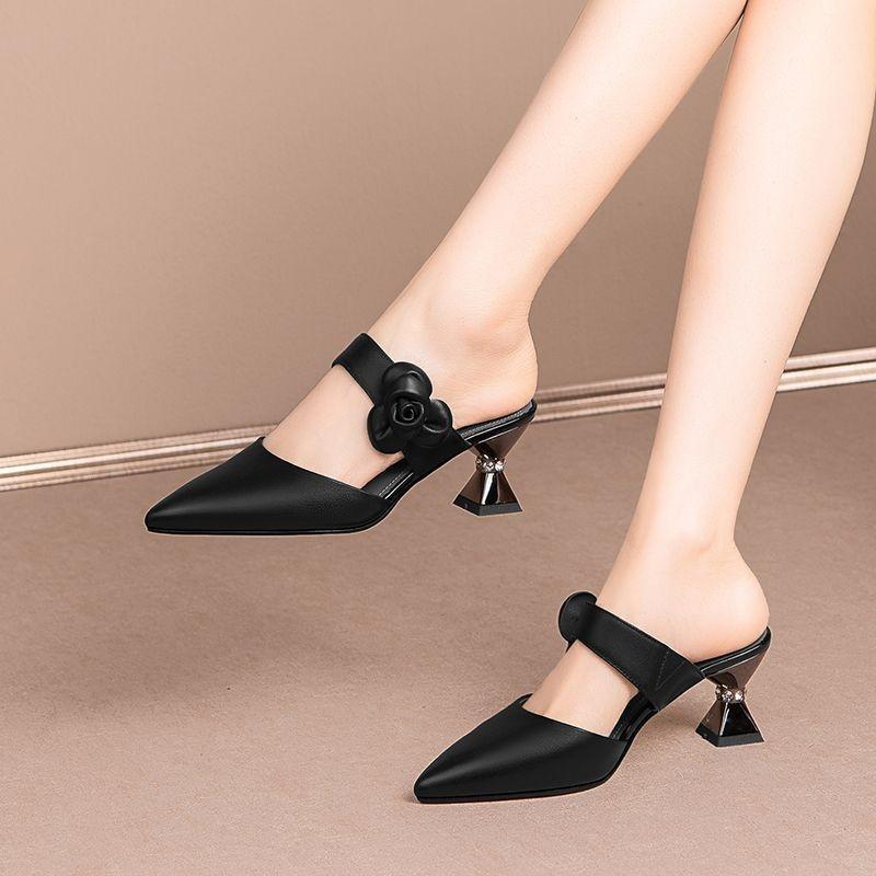 Женские туфли-мюли на каблуке. Туфли-мюли с острым носком и ремешками на высоком каблуке-шпильке. Сандалии без шнуровки для женщин. Лоферы с открытой спиной. Шлепанцы. Модельные туфли-лодочки.