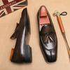 Мода Роскошный Дизайнер Новые Мужские Ретро Мода Патентная Кожа Повседневная Обувь Джентльмен Формальный Свадебный Костюм Выпускной Вечер Пенни Лоферы