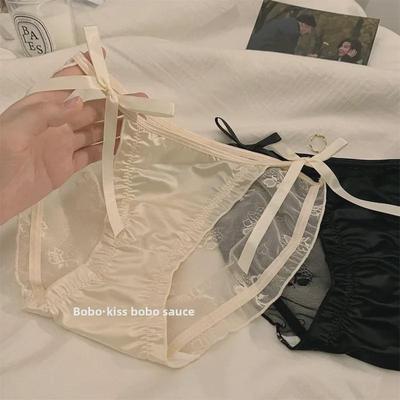 Трусики из шелковистого атласного кружева с заниженной талией - роскошное, прозрачное и сексуальное женское нижнее белье