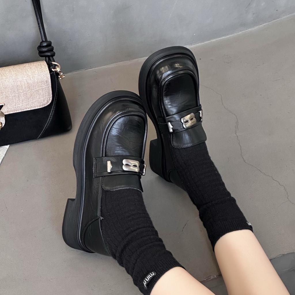 Женские лоферы на платформе 2025 новая осень универсальные черные туфли из маленькой кожи британский стиль французский ретро туфли на плоской подошве