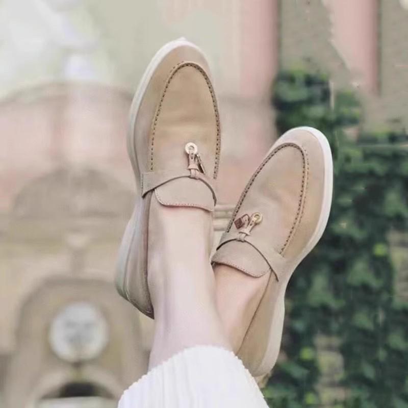 Женские лоферы слипоны с кисточками в британском стиле 2024 - Удобная плоская мягкая подошва