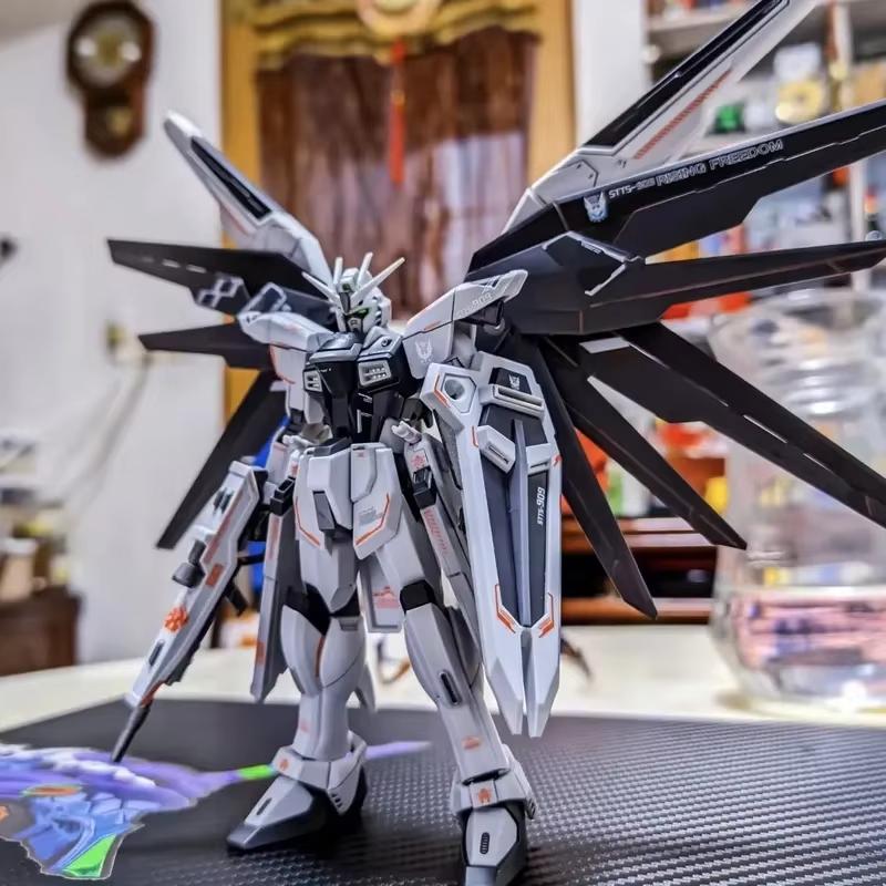 Newdom Неактивированный Цвет Zgmf-X10a Hg 1/144 Модель Меха для Сборки Настольное Украшение Детская Игрушка Подарки Коллекционный