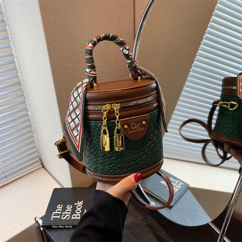 Fashionable Bucket Bag For Women 2023 New Autumn Winter High-end Weave Single Shoulder Crossbody Bag