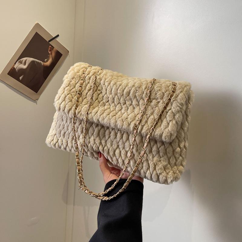 Fashion Women Shoulder Bag Furry Handbag Chain Underarm Bag Large Capacity Square Flap Messenger Bag Plush Totes ARI