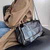 2025 Trendy Versatile Large Capacity Women's Autumn/Winter Crossbody & Shoulder Bag with Niche Chain