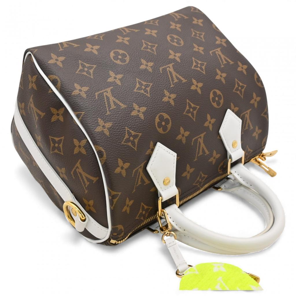 Подержанная кожаная женская сумка CELINE