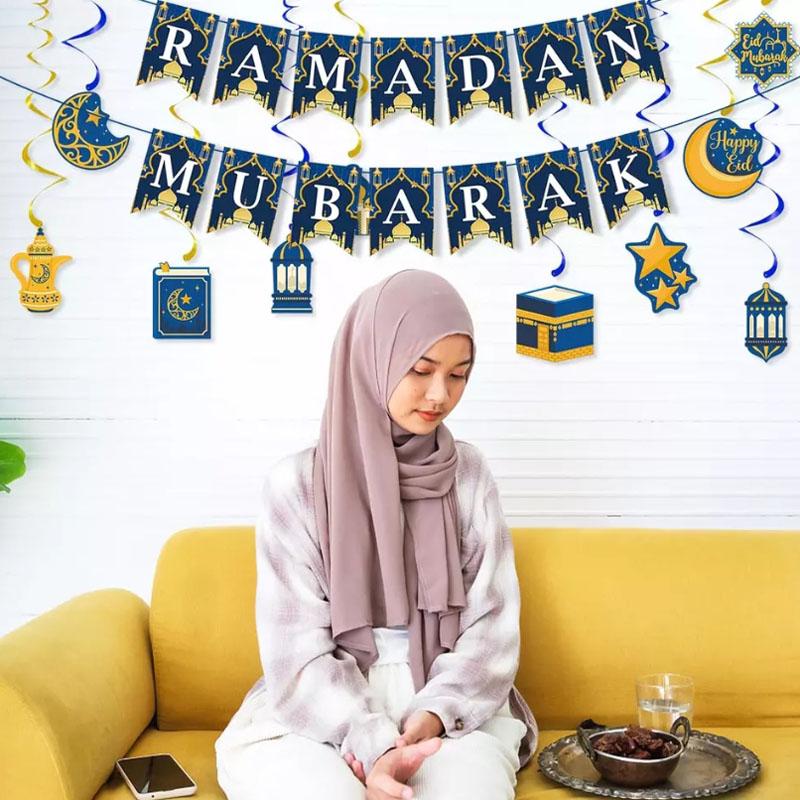 Украшения Рамадана Мубарака, баннер Рамадана Мубарака и подвесная сияющая звезда и луна