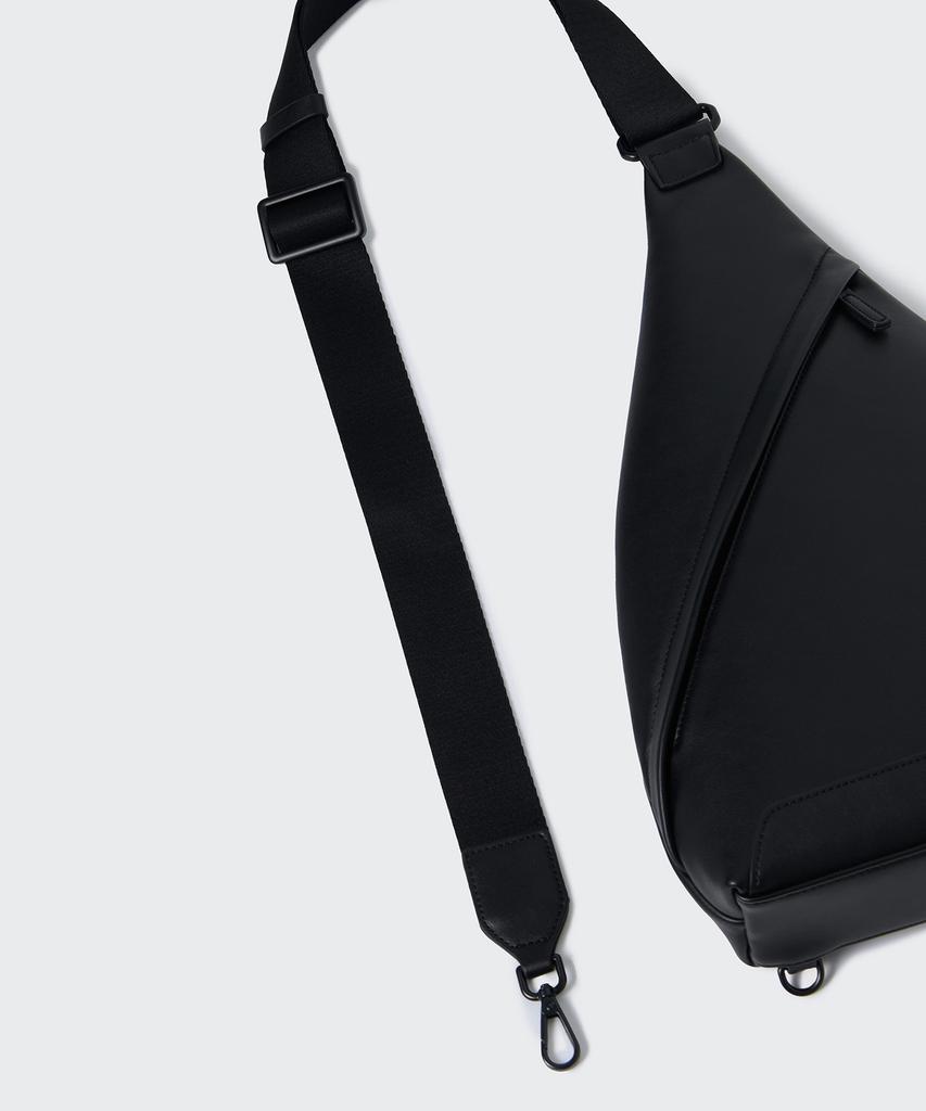 Musinsa Standard Synthetic Leather Flask Sling Bag [Black]