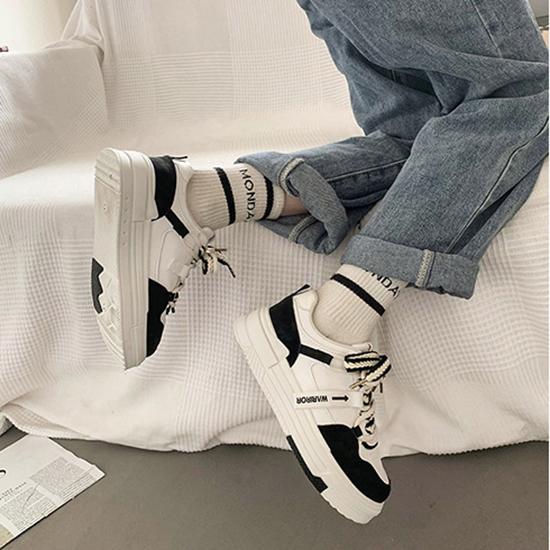 Маленькие весенние и осенние туфли для досок. Женские туфли для отдыха на толстой подошве. Маленькие белые туфли для студентов. Корейская обувь. Туфли на плоской доске. Модная повседневная женская обувь.