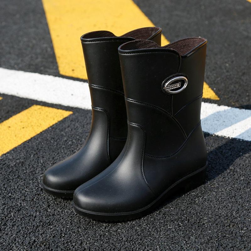 Новые резиновые сапоги женские модные резиновые сапоги средней высоты женские корейская версия трендовой рабочей обуви для взрослых женщин