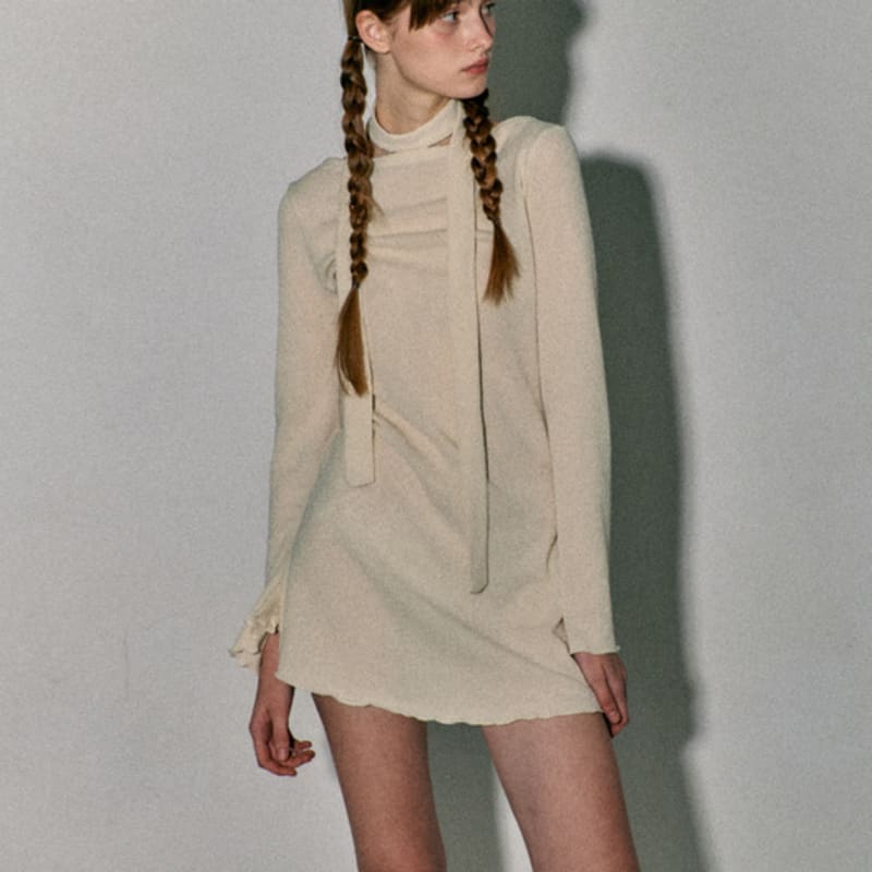 QUAFE ТРИКОТАЖНОЕ ПЛАТЬЕ И КОМПЛЕКТ ШАРФА_СЛОНОВАЯ КОСТЬ