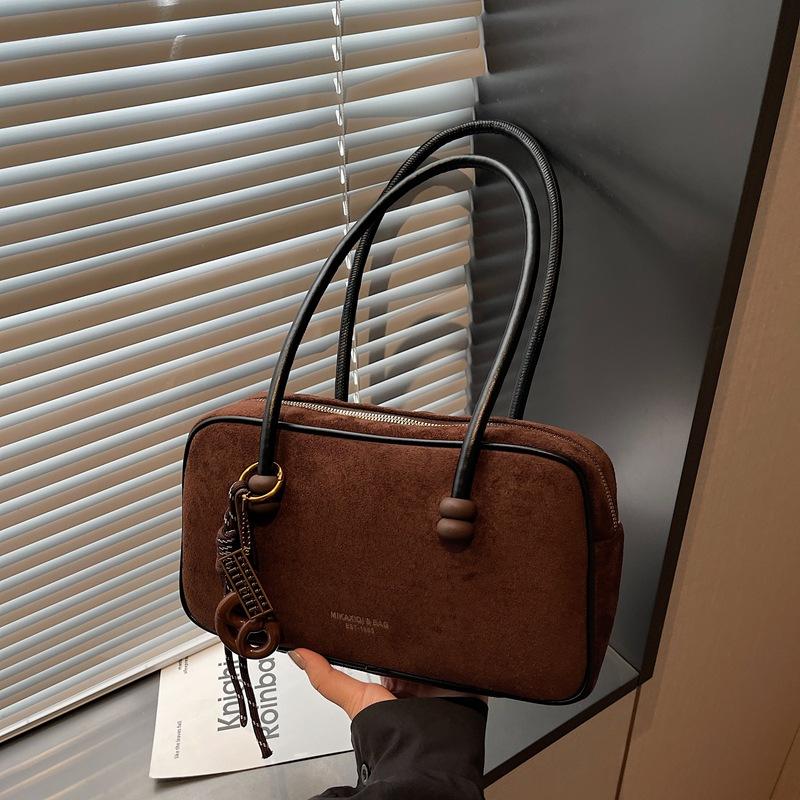 Повседневная вместительная универсальная простая и модная новая замшевая сумка-хобо 2025 осень женская портативная на плечо подмышку