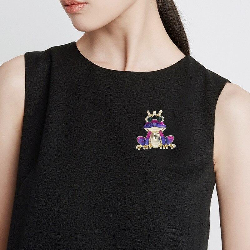 Blucome Fashion Wear Crown Purple Frog Brooch Alloy Pins Women's Brooch for Coat Suit Pins Wedding New Year Gifts