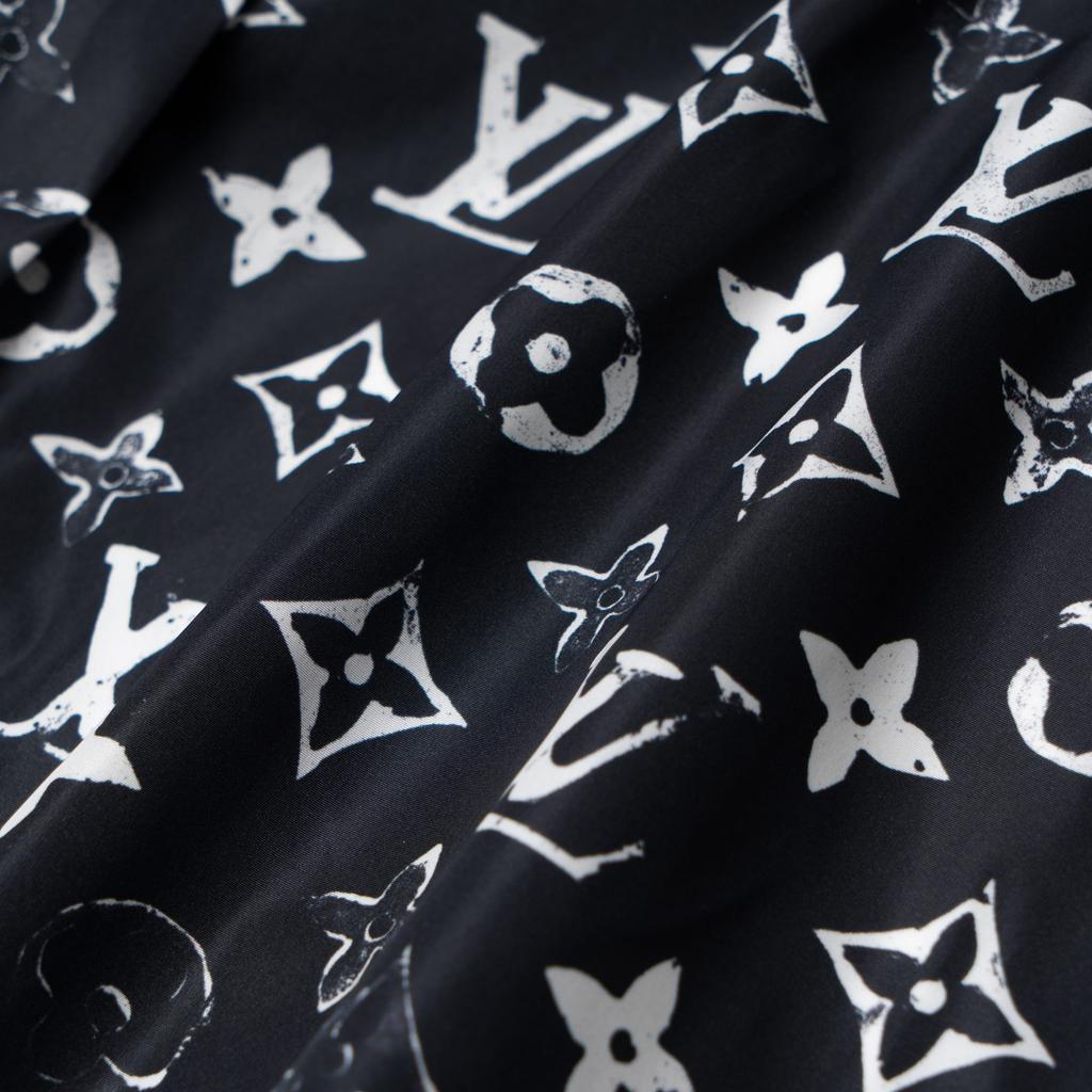 Louis Vuitton Шорты с монограммой в стиле трафарета 1A5TSP