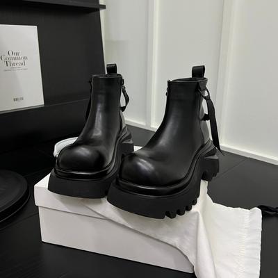 Версия из овчины~ ботинки Мартина на толстой подошве с увеличением высоты женские 2025 осень новые короткие тонкие маленькие ботинки-локомотивы одинарные ботинки