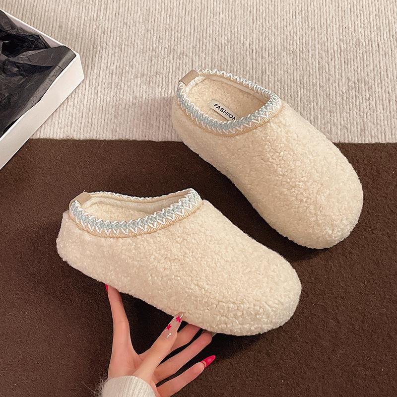 Ретро нескользящие толстоподошвенные пушистые тапочки для женской уличной носки 2025 новые осенне-зимние универсальные увеличивающие рост мягкоподошвенные тапочки с закрытым носком