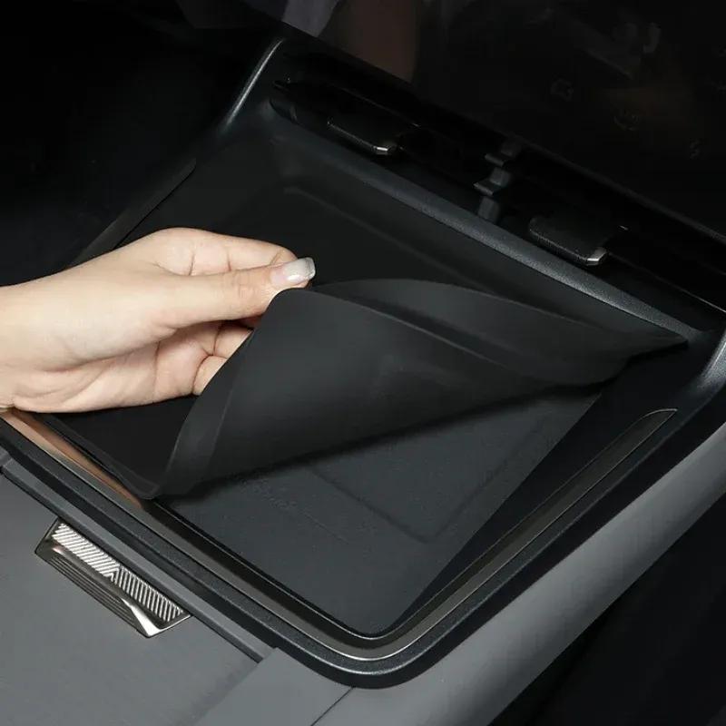 For Lynk & Co 07 EM-P Central Control Wireless Charging Water Cup Non-slip Silicone Storage Box Pad Car Modification Parts
