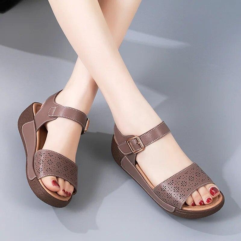 Летние женские туфли на танкетке, однотонные сандалии с открытым носком на высоком каблуке, повседневные женские модные женские сандалии на танкетке с пряжкой и ремешком