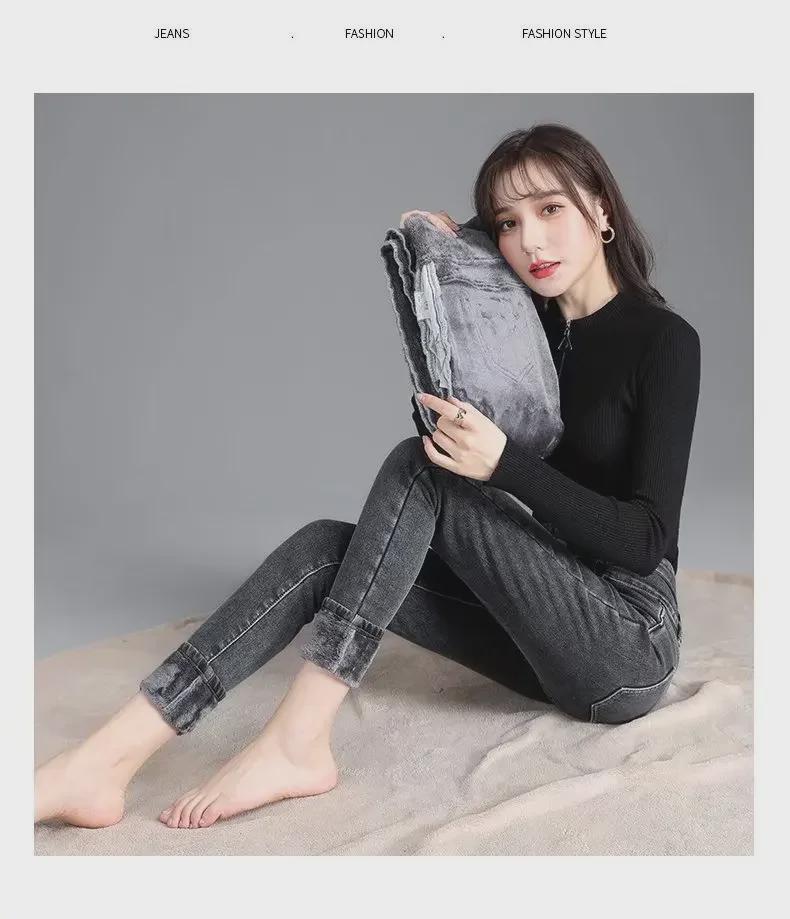 Женские черные джинсы с высокой талией: Брюки-карандаш из утолщенного бархата осень/зима 2024 года