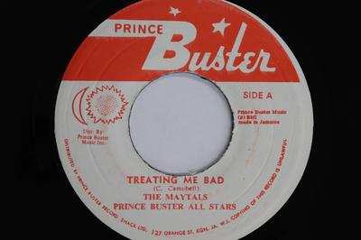 7-дюймовая пластинка TOOTS & THE MAYTALS - Pain In My Belly / Treating Me Bad НЕТ PRINCE BUSTER Ямайка Регги, Ска и Даб Б/У