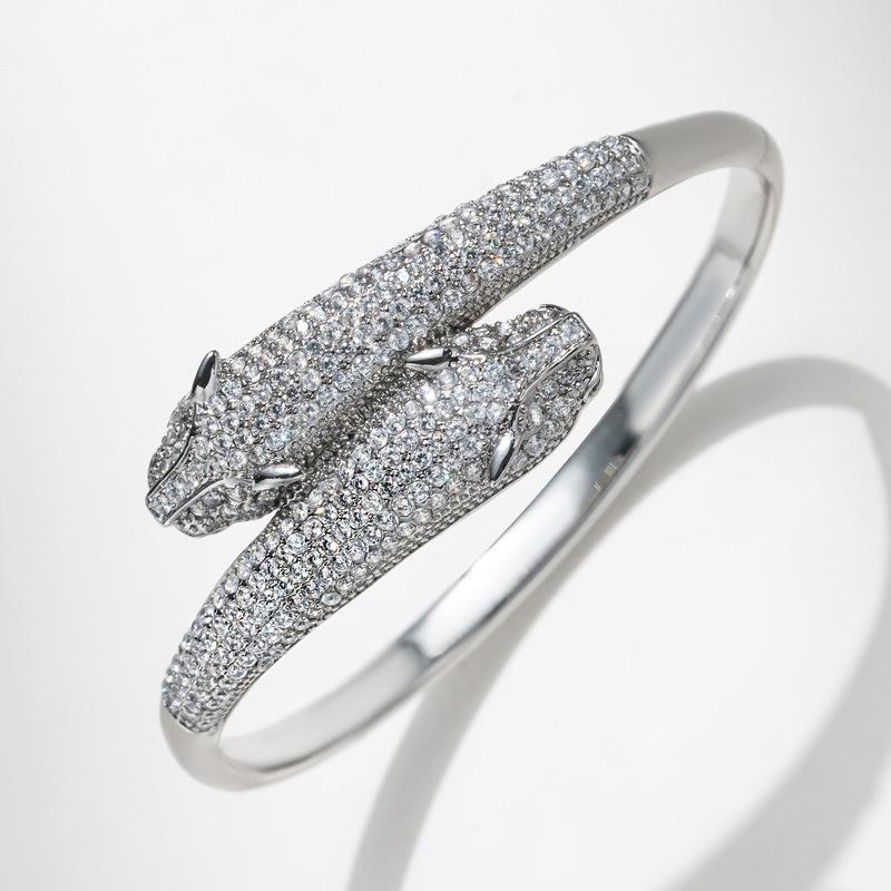 Браслет с леопардовым принтом и инкрустацией из циркония Heavy Industry с современным дизайном и открытым ртом