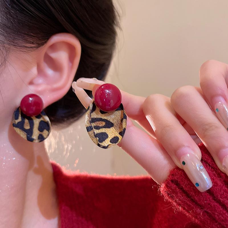 Осенние и зимние ретро серьги-гвоздики с контрастным цветом и леопардовым принтом с жемчугом, женские серьги с уникальным дизайном