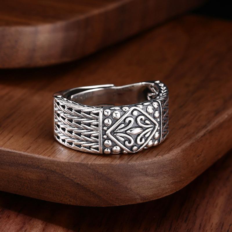 High-end trendy ring with woven pattern and iris flower design, open-ended vintage fashion accessory