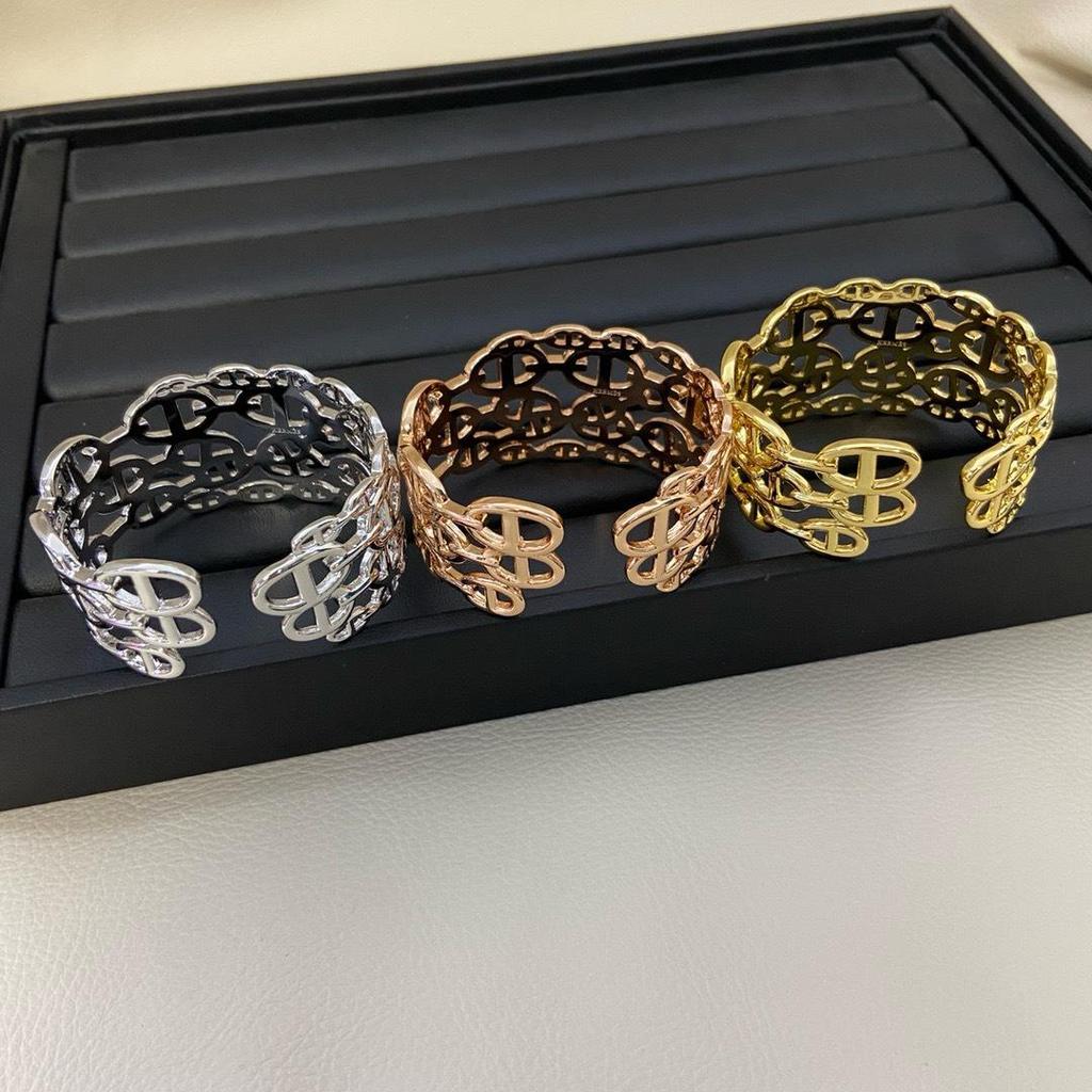 2025 Women’s Fashion Wide Layered Open Bangle: European & American Street Style with Smooth Openwork Pig Nose Design