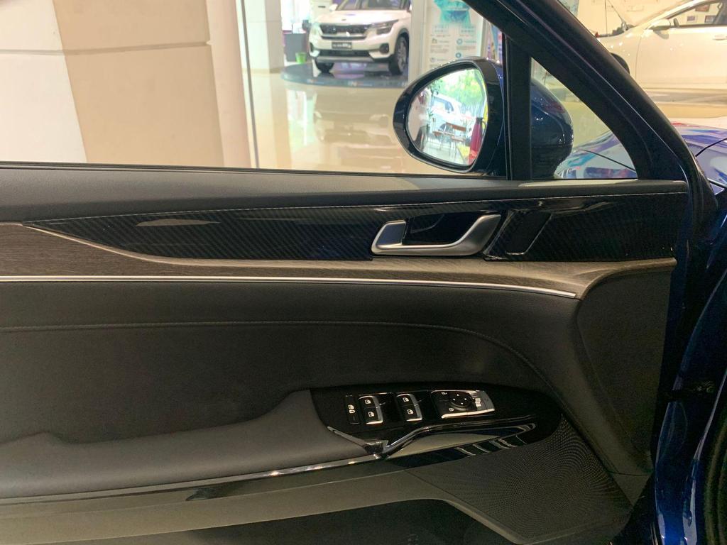 Kia K5 2020 Рамка рычага переключения передач, Внутренний подлокотник, Ручка вентиляционного отверстия для задних пассажиров (защита от пинков), Совместимость с рулевым колесом.