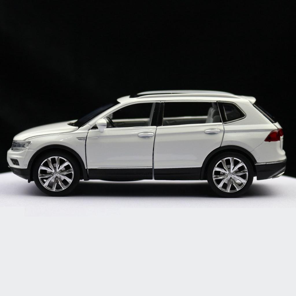 1/32 Volkswagen Tiguan L Внедорожник Модель игрушечной машины Литой сплав Миниатюра Инерционная Звук и свет Коллекция Подарок для детей Мальчиков Ребенка