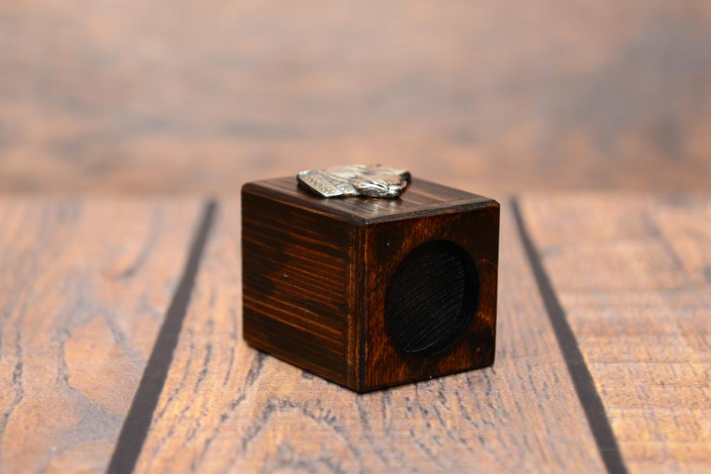 Pit Bull, American Pit Bull Terrier – Wooden candle holder with a dog, a unique souvenir after losing a dog | Art-Dog
