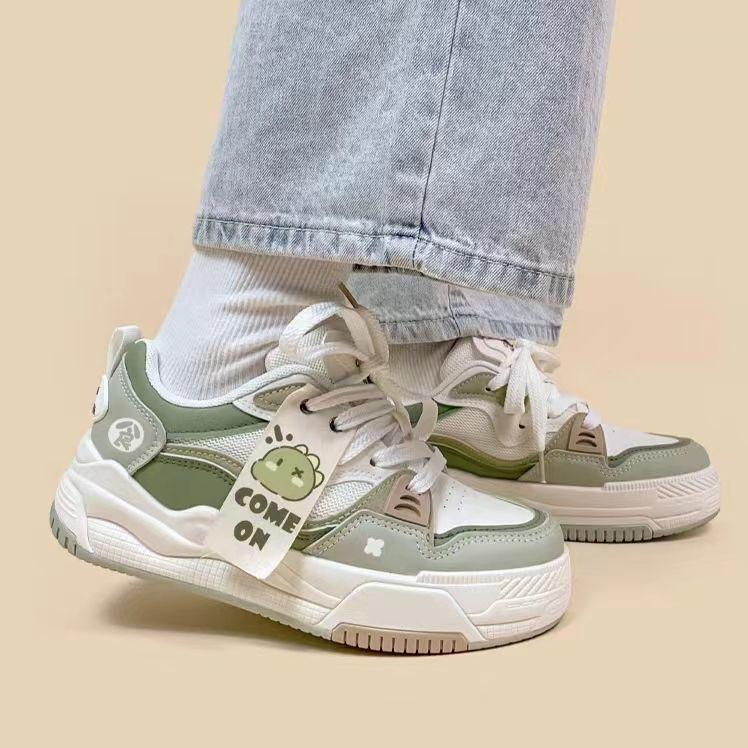 Корейская версия кед для девочек, спортивная и повседневная обувь для женщин, новинка 2025 года, милые универсальные дышащие туфли на платформе-«хлебушки» для девочек