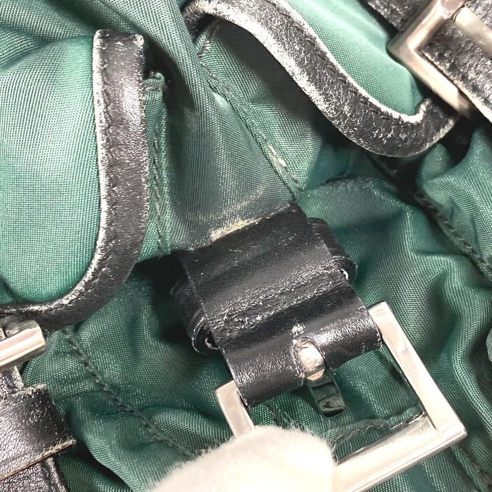 Prada Двухцветный треугольный логотип Рюкзак Кожа / Нейлон Зеленый/Черный