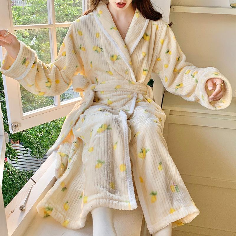Осенне-зимний Утолщенный Халат Женская Пижама из Кораллового Флиса Сладкая и Милая Пижама в Стиле Принцессы Одежда для Отдыха Средней и Длинной Длины