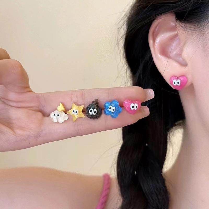 Серьги «Облако дофамина и звезда»: Детский набор из 5 предметов с милым дизайном в виде цветка любви — маленький и изысканный.