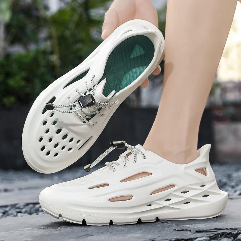 Fashion Summer Slip On Water Shoes Men Beach Sandals EVA Soft Hollow Mens Garden Shoes Designer Hole Breathable Slipper Runner Sneakers