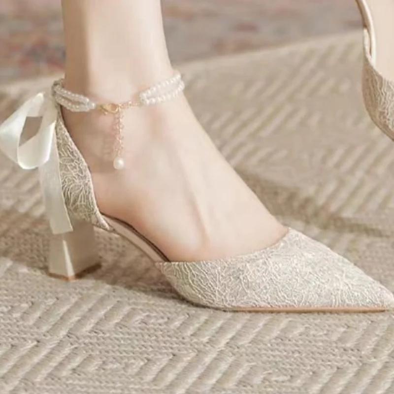 Модные новые летние туфли 2024 года, универсальные женские туфли на высоком каблуке с жемчугом, толстые каблуки, босоножки принцессы с бантом на высоком каблуке, туфли для вечеринки и свадьбы, большой размер