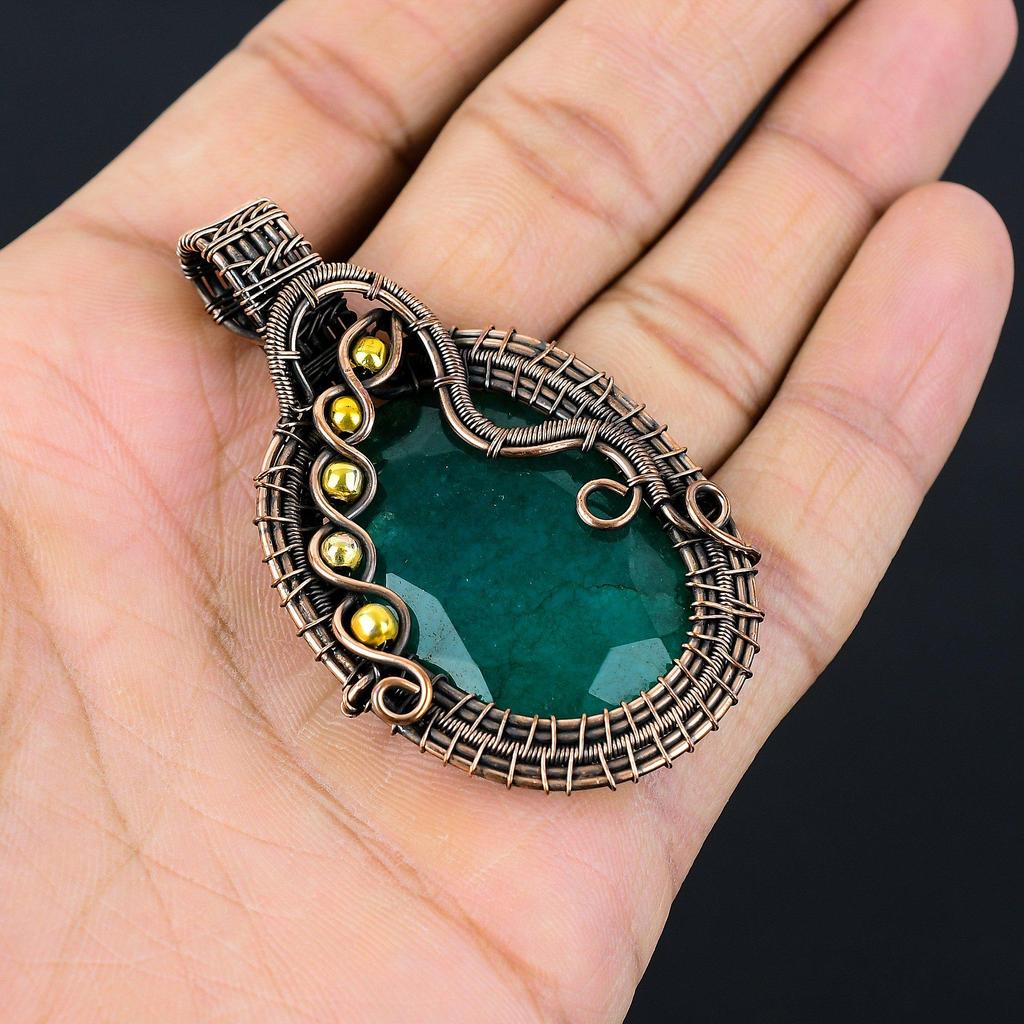 Созданный в лаборатории изумрудный драгоценный камень Чистая медная проволока, обернутая ювелирными изделиями ручной работы