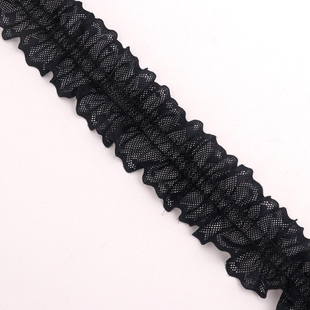 Cotton Heart Lace Trim: Handmade Pleated Accessories with Embroidery Thread