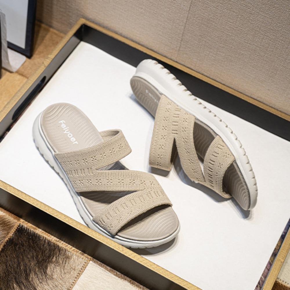 Slippers Women's Summer Outwear 2024 New Flat Slope Heel Fashion Knitted Lightweight Beach Slippers Women Sandals Ladies Shoes