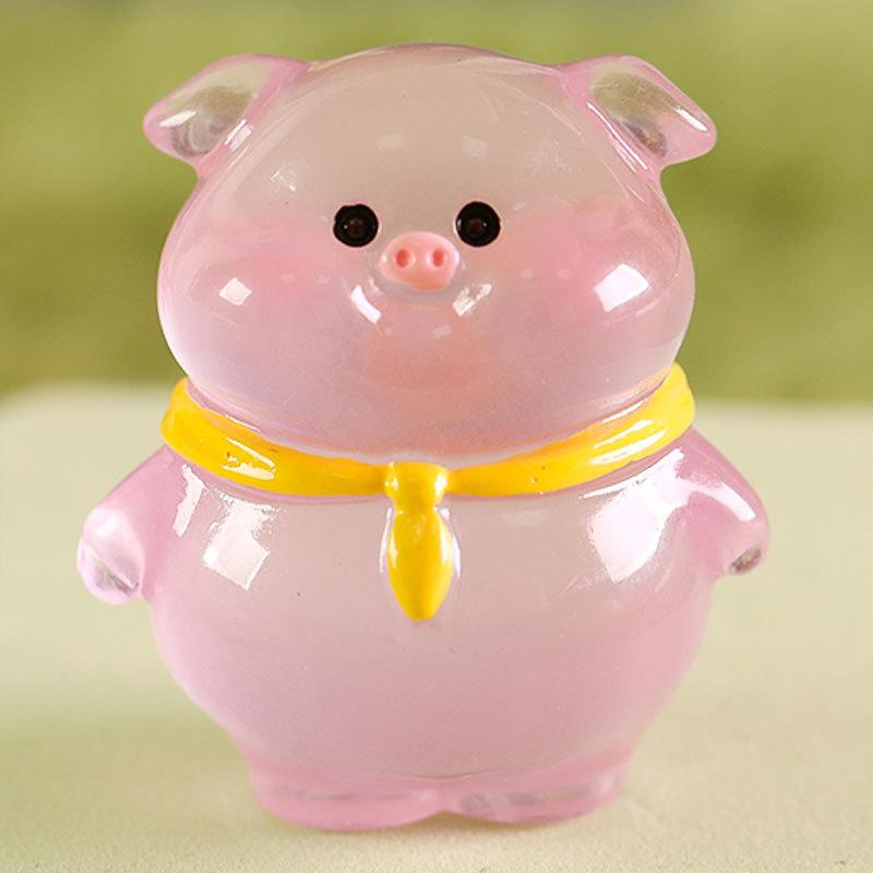 1Pcs Luminous Cartoon Pig Model Lovely Glow In Dark Display Stand Bookshelf Desk Decoration Micro Landscape Figure