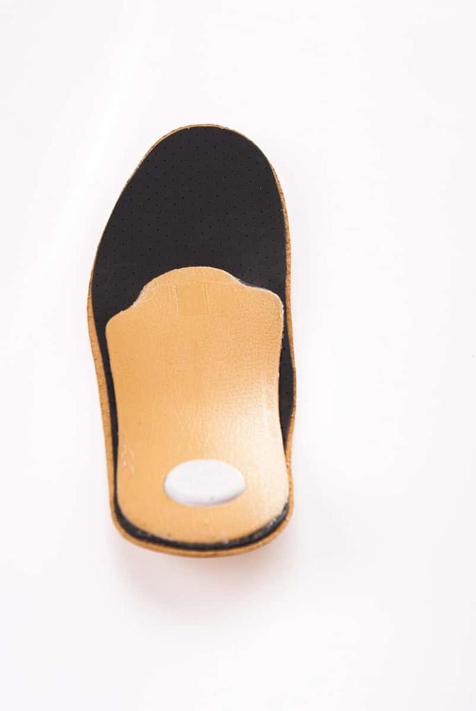 Противоударные вставки в стельку обуви.