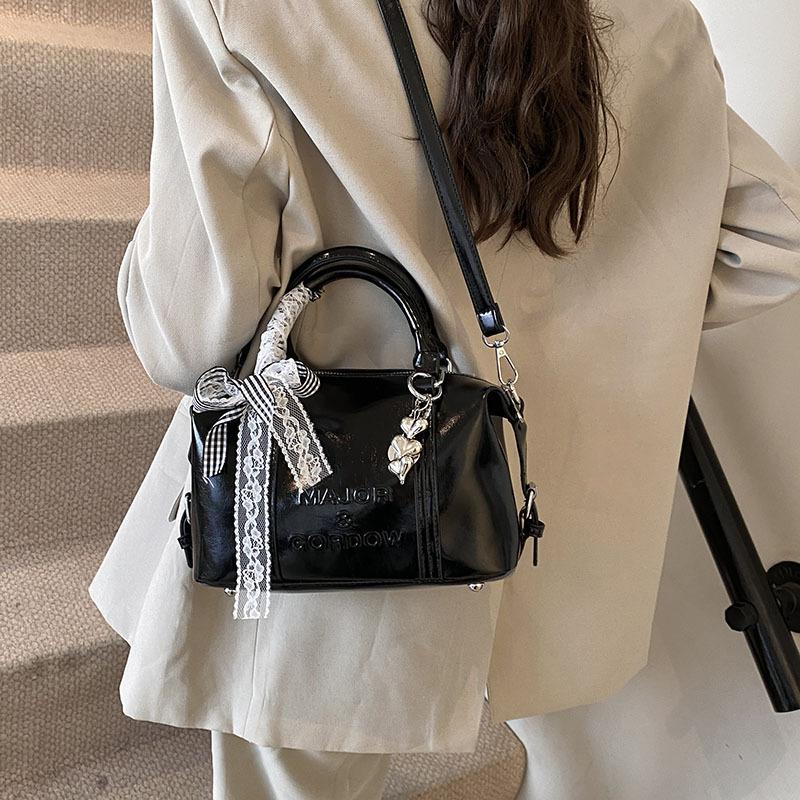 Модная нишевая сумка-боулинг для ручной носки женская 2025 новая трендовая корейская версия, высококачественная сумка на плечо, универсальная сумка-мессенджер